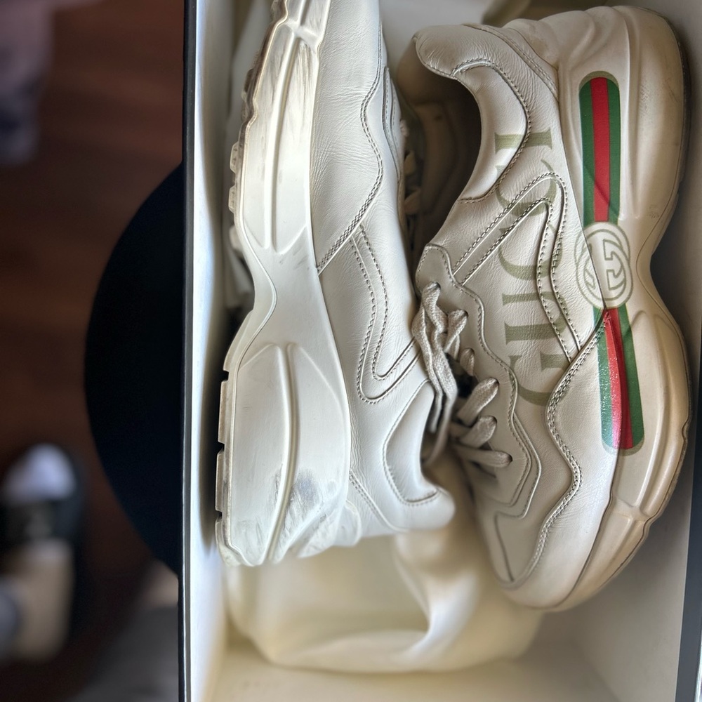 Gucci Men's White Sneakers with Green and Red Accents - Picture 8 of 9